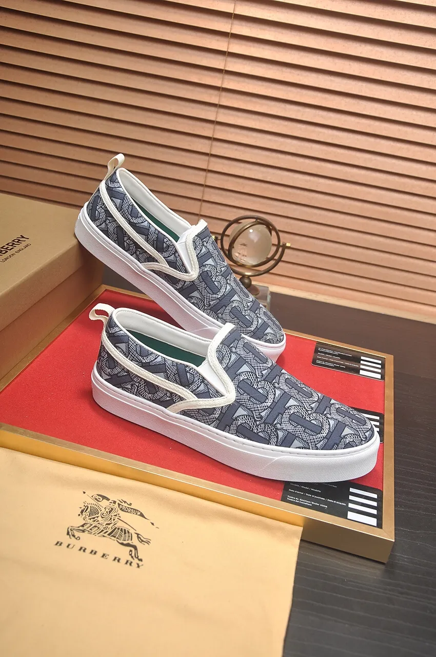 Men's shoes 💰400💶【Burberry】Classic low-top sneakers｜Imported cowhide with classic plaid fabric｜Sheepskin lining｜Original outsole｜Fine workmanship and comfortable to wear Size: 38-44 (customized at 45)